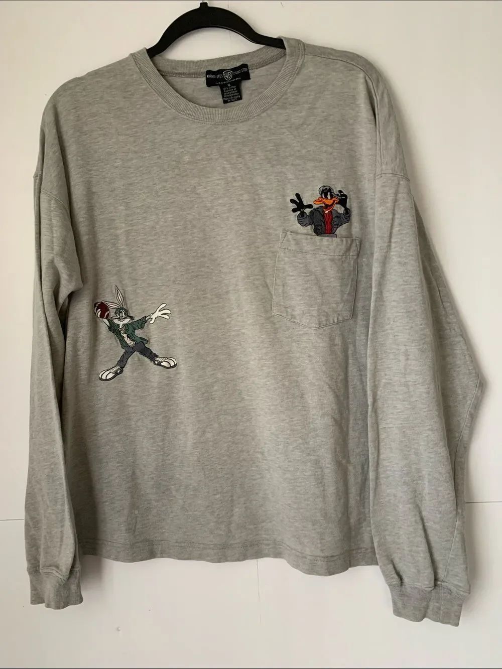 Warner Bros. Gray Long-Sleeve Pocket Tee with Daffy & Bugs Embroidery Size XL